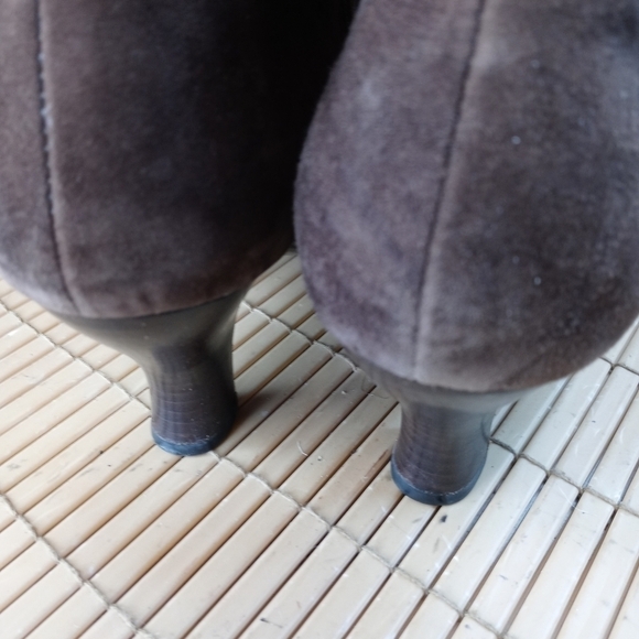 Sofft women's brown suede side zip ankle boots. 3" heel. Sz 8.5M. 234pm - Picture 8 of 11